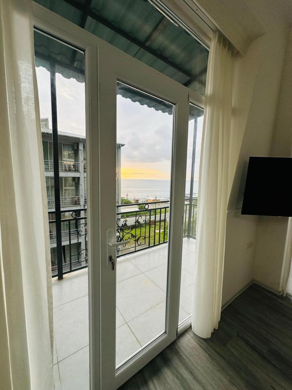 Hotel Woodsea Batumi Exteriér fotografie